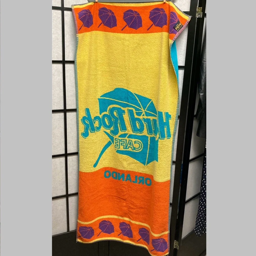NWOT Hard Rock Cafe Orlando thick plush souvenir beach towel 25 in x 54 in.